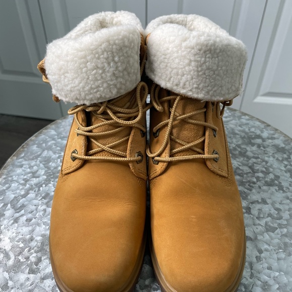 Timberland 6.5-Inch Waterproof Faux Fur Lined Boot (Women’s) Rarely used. - Picture 2 of 10